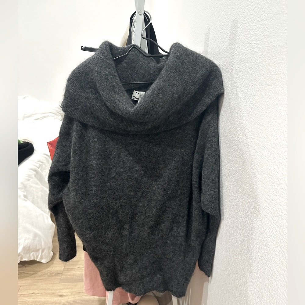 acne studios classic sweater, good condition, no damage